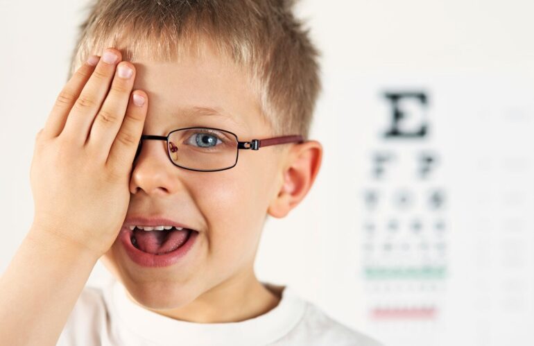Техника и ребенок: как избежать проблем со зрением