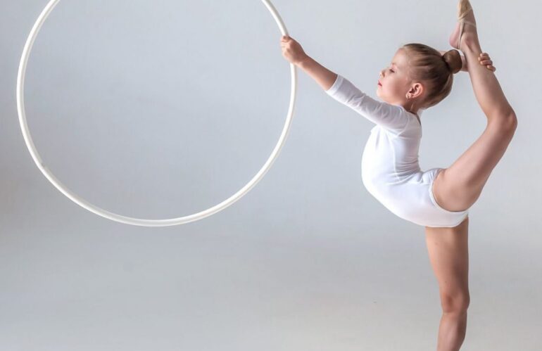 Как выбрать ребёнку обруч для гимнастики?
